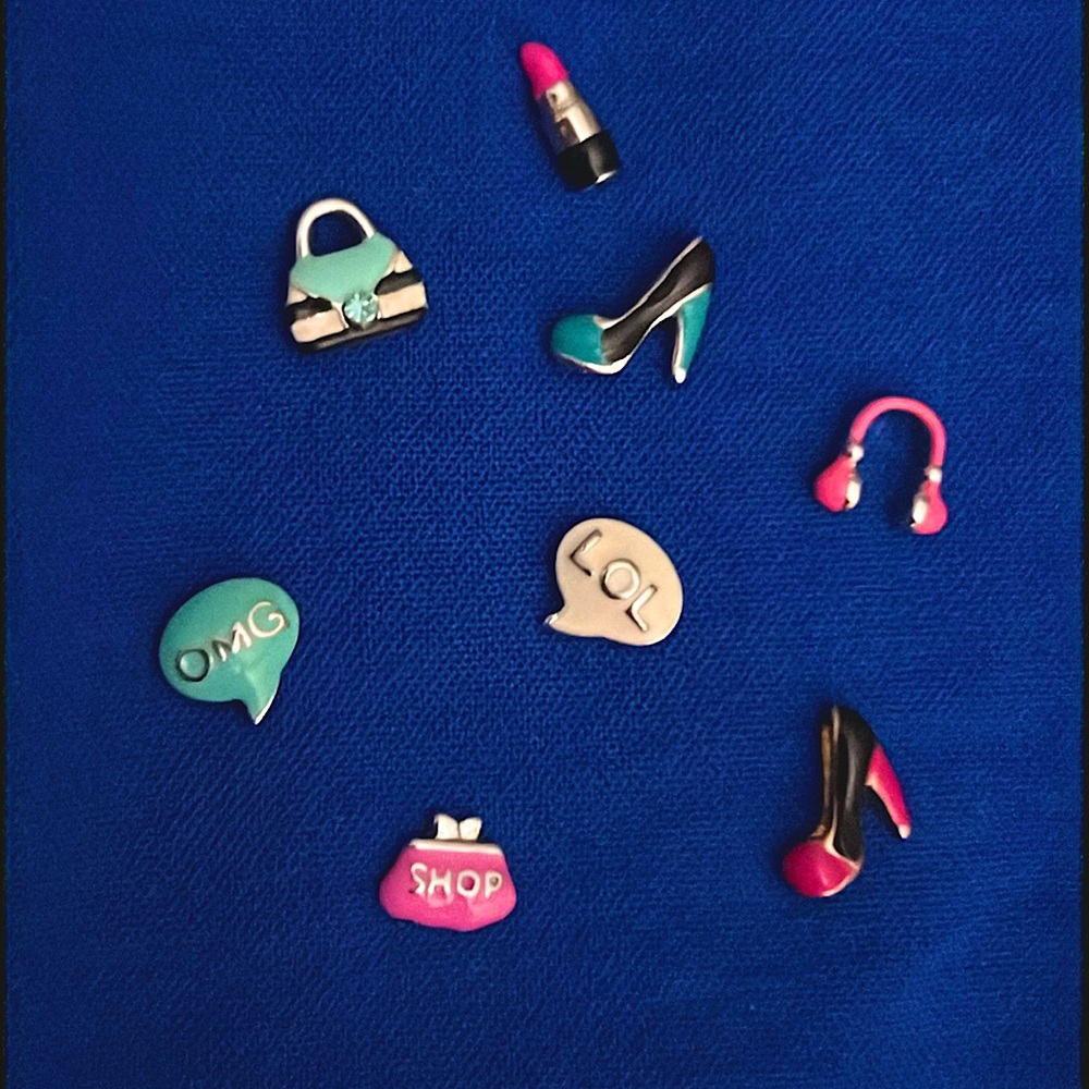 Origami Owl set of 8 DIVA like charms 💕
